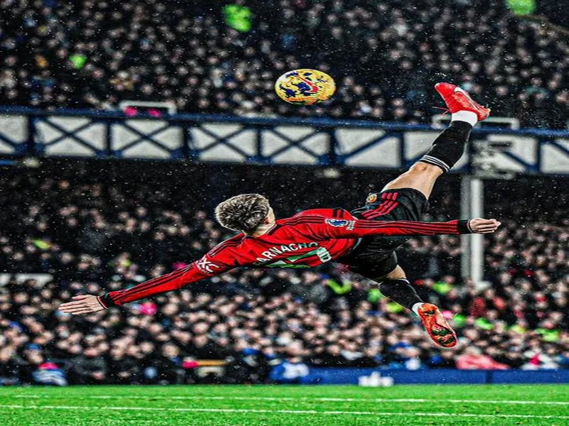 加纳乔：如今比赛很大程度上取决于边锋；罗塞尼尔很了解球员